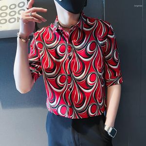 Camisas casuales para hombres 2023 Moda para hombres Versión coreana del estilo británico Transpirable Guapo Delgado Anfitrión Camisa de flores de manga de cinco puntos