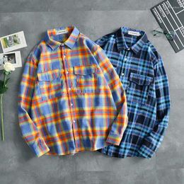 Camisas casuales para hombres 2023 Hombres Camisa de franela a cuadros Pecho de manga larga Diseño de dos bolsillos Moda Botón impreso Blusa de otoño de algodón E82