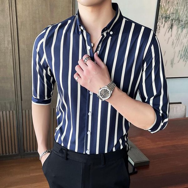 Chemises décontractées pour hommes 2023 Summer Half Sleeve Stranged Striped Slim Fit Men Chemise Homme Usure formelle plus taille 5xl-m