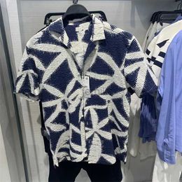 Chemises décontractées masculines 2024 Nouvelle chemise de seersucker imprimé pour hommes Summer pour hommes Collier Cubain Hawaiian Vêtements à manches courtes et à manches courtes 24416