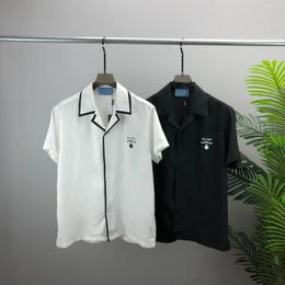 Chemises décontractées masculines 2024 Campcolaire d'été Simplicité à manches courtes Blanc et noir Couleur solide de la plage hawaïenne Silk