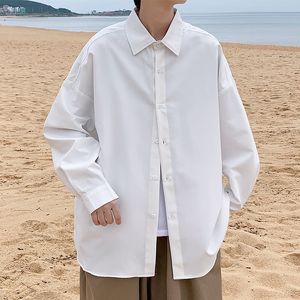 Casual shirts voor heren 50kg110kg Harajuku Plain Men Shirt Wit met lange mouwen Witte solide Koreaanse losse knop Down mannelijke blouses 230818