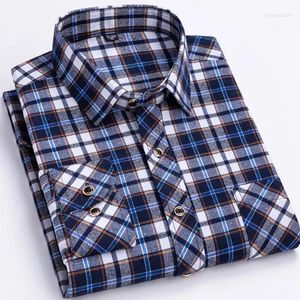 Chemises décontractées pour hommes Automne Mens Chemise à manches longues Mode Bouton Down Regular Fit Classic USA Checkered Pocket Design Trip Vêtements masculins