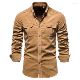 Chemises décontractées pour hommes AW21 chemise en velours côtelé mode couleur unie épais coton chaud avec poches poitrine vêtements masculins