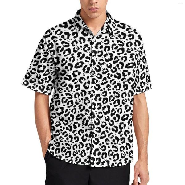 Camisas informales para hombre, camisa con estampado de leopardo en blanco y negro, blusas holgadas hawaianas Y2K para playa de guepardo en la nieve, ropa de gran tamaño con diseño de manga corta