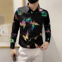 Camisas casuales para hombres Marca Colorida Mariposa Vestido en relieve Hombres Tamaño asiático Manga larga Etapa masculina Club nocturno Camisa Camisa Social Masculina