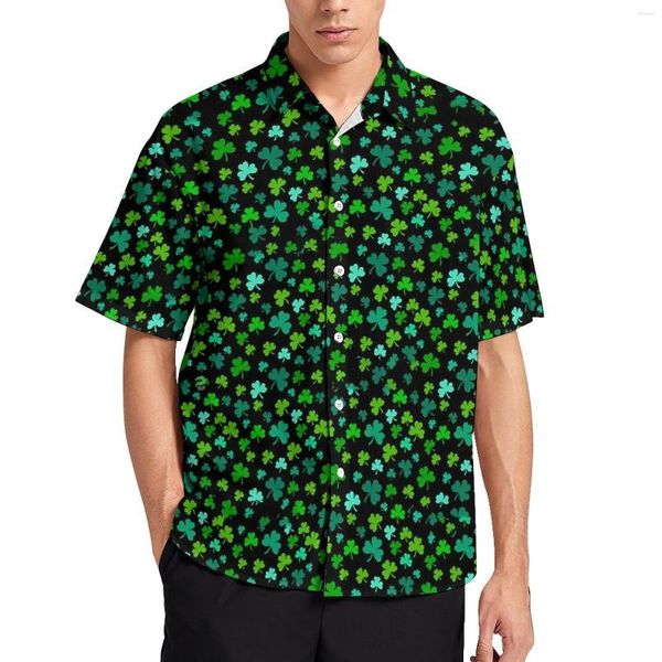 Chemises décontractées pour hommes Vert vif Shamrock Chemise ample Homme Feuilles de vacances Imprimer Graphique hawaïen Manches courtes Y2K Blouses surdimensionnées