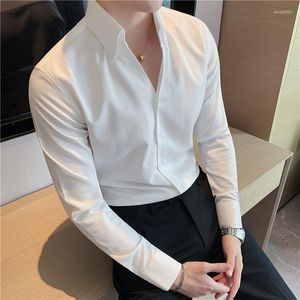 Chemises décontractées pour hommes Britannique Slim Chemise Robe Camisa Masculina Social Printemps Italien Col V 2023 Été Hommes Manches Courtes Simple