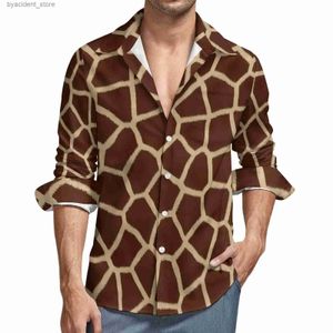 Casual shirts voor heren Bruin girafshirt heren casual shirt met dierenprint herfst esthetisch shirt met lange mouwen modieus oversized shirt verjaardagscadeau L240320