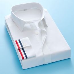 Casual shirts voor heren kleding klassieke witte zwarte shirts Koreaans kleding shirt bedekte placket formele zakelijke standaard-fit lange mouw 221105
