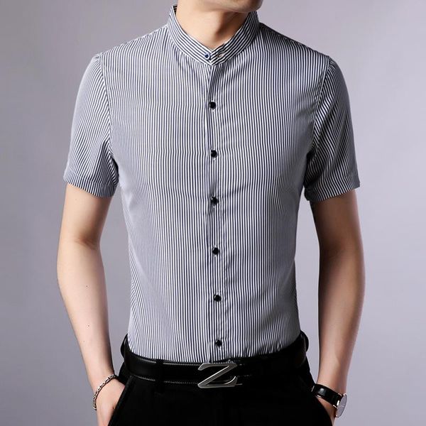 Camisas casuales para hombres Fit 2023 Marca de verano Hombres delgados Mandarin Collar Coreano Manga corta Rayas Moda para hombre Ropa de diseñador