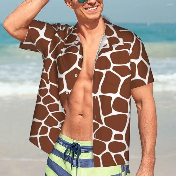 Chemises décontractées pour hommes Chemise d'impression de girafe Brown Peau d'animal Élégant Homme d'été à manches courtes Plage Respirant Blouses surdimensionnées personnalisées