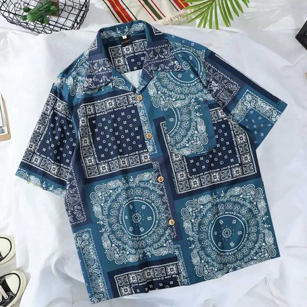Chemises décontractées pour hommes Harajuku Mens Shirt avec revers vintage imprimement en espèces Shirt Bandana Shirt Paisley Summer Summer à manches à manches courtes YQ240422