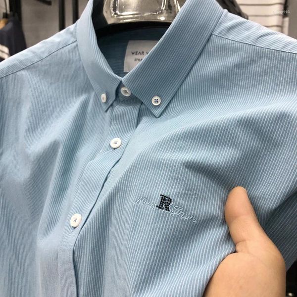 Chemises décontractées pour hommes Chemise en coton de haute qualité Revers Broderie Bande verticale à manches courtes Corée Tendance Mode Vêtements d'été