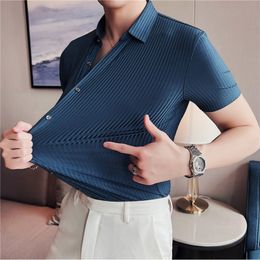 Chemises décontractées pour hommes High Stretch Traceless Icesilk Mens Business Office Short Sleeve Shirt Dark Stripe Solid Color Casual Slim Stand-up Collar Shirt 230515