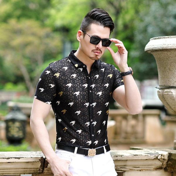 Camisas casuales para hombres Hollow Men Out Camisa de terciopelo Hombre Verano Manga corta Malla Seda Moda Sexy Estampado floral Tops transparentes finos