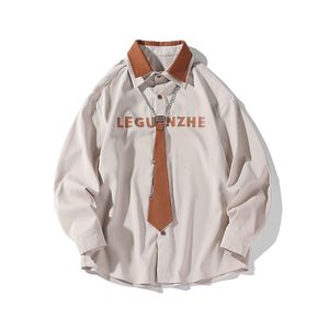 Chemises décontractées pour hommes coréens à manches longues hommes chemisiers confortables lâche style collège couple chemise à poitrine unique avec cravate de chaîne 230821
