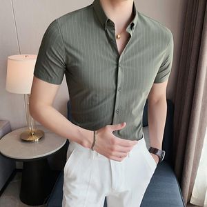 Chemises décontractées pour hommes Style coréen été serré mode bouton rayure chemise à manches courtes pour hommes