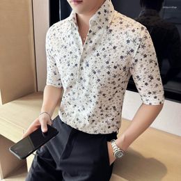 Chemises décontractées pour hommes luxe Sexy translucide creux dentelle imprimé chemise mode coréenne demi manches smoking homme mariage Social Slim Fit
