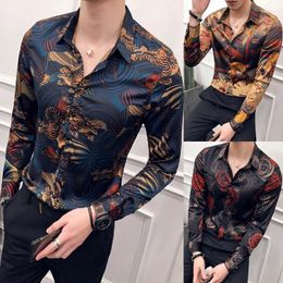 Chemises décontractées pour hommes Vêtements pour hommes2023 Version coréenne du printemps du jeune styliste de cheveux Revers à simple boutonnage Floral Slim Shirt Mens Designer