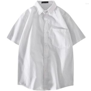 Chemises décontractées pour hommes Chemise d'été pour hommes avec poche 2023 Vêtements de travail sociaux Formelle à manches courtes Slim Fit Vintage Vêtements en gros Polyester