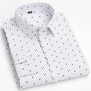 Chemises décontractées pour hommes Mens classiques Long Slve Imprimé / chemises de robe de base rayées Poche de patch unique 65% Coton Business-Fit Office Shirt T240508