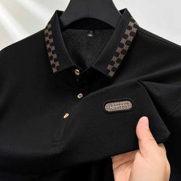 Camisas casuales para hombres nuevos para hombres exquisitos polo de bordado 2024 solapa de solmador camiseta de manga corta británica tendencia a la moda