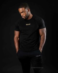 Chemises décontractées pour hommes Nouveaux hommes Gym Coton T-shirt Hommes Fitness Entraînement Skinny Court Sle T-shirt Bodybuilding Chemise Sports d'été T-shirtC24315