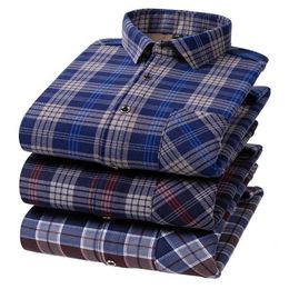 Chemises décontractées pour hommes Nouvelles chemises pour l'homme Plaid Fashion Automne Hiver Business Casual Business Double face Flce Plus Velvet HEPT Warm Shirt Clothing T240428