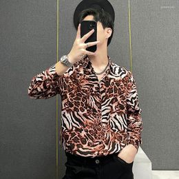 Camisas casuales para hombres PFNW Primavera Verano para hombres Estampado de leopardo Moda atractiva Colores de la calle Contratados Abrigo elegante holgado 28A2196