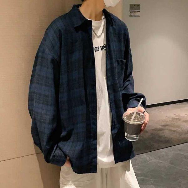 Chemises décontractées pour hommes Plaid Anime Chemises pour hommes 2022 Blouses Hommes Vêtements de créateurs Été Vêtements coréens Manga Festival Flanelle Vestes StreetwearL231218