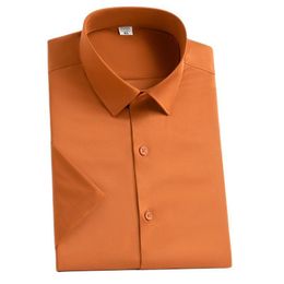 Chemises décontractées pour hommes à manches courtes été pour hommes couleur unie extensible doux demi-chemise hommes affaires 5XL coupe régulière sans poche avant 230823