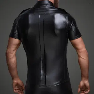 Camisas casuales para hombres Slim Fit Camisa negra Hombres con estilo Rendimiento de cuero sintético con bolsillo en el pecho Cuello vuelto para club nocturno