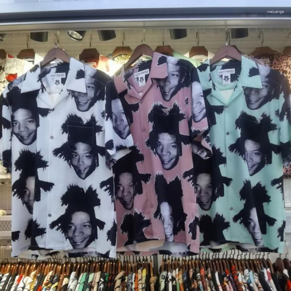 Camisas informales para hombre Stock WACKO MARIA retrato de alta calidad estampado completo cárdigan de manga corta camisa hawaiana de gran tamaño para hombres y mujeres