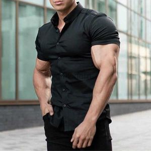 Chemises décontractées pour hommes Vente chaude pour hommes Exercice Fitness Fitness Men à manches courtes Couleur solide Collier Show Muscle Men Shirt 240416