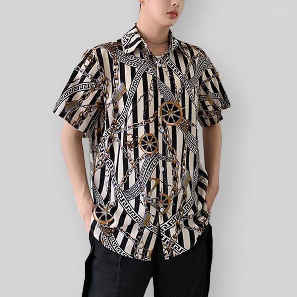 Camisas informales para hombre, vestido de lujo de verano para hombre, camisa de Buchona de manga corta con estampado a rayas de cadena de oro negro barroco para fiesta