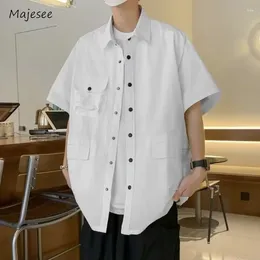 Chemises décontractées pour hommes Summer Blanc Men Chic Button Design Half Mancheve Tops Cozy Korean Style Handsome High Street College Clothing Extérieur