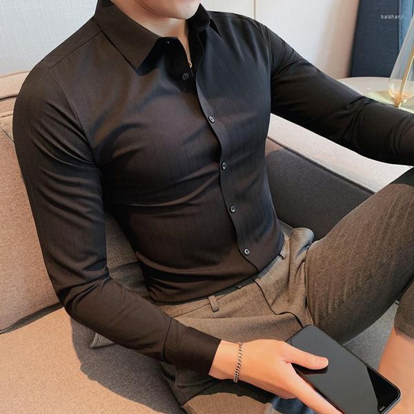 Chemises décontractées pour hommes Top qualité Style britannique à manches longues chemise rayée hommes smoking Simple sans Trace Slim Fit robe étirée tenue de soirée