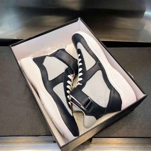 Chaussures décontractées pour hommes tops hauts baskets Luxury Design Sports Runner Lace Up Trainer Patent Le cuir en cuir Skate plat avec boîte