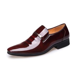 Chaussures habillées de travail Oxford Derby classiques et modernes pour hommes, conception en cuir verni à fond plat, adaptées aux occasions formelles