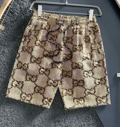 Diseñador masculino Jacquard Shorts Jeans para hombres Pantalones informales de dos letras Pantalones de vía de color caqui pantalones cortos de pista