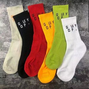 Herenontwerper Socks Ashion Multi Color Cotton Socks Depts Mens en Dames Classic Letter Breathable kousen Mixed Soccer Basketball Sports Sokken 2 Paren