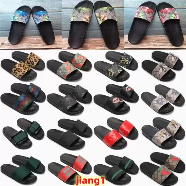 Hombres Diseñador Wome Zapatillas Todos los días Sandalias para el hogar Moda Lujo Cuero Pisos de goma Sandalias Verano Playa Zapatos Mocasines Gear Soles 36-48