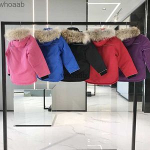 Parkas de plumón para hombre, chaqueta de invierno de diseñador para niños, ropa de abrigo para niño y niña, chaquetas con capucha con insignia, abrigos gruesos y cálidos, parkas clásicas de moda para niños HKD230911