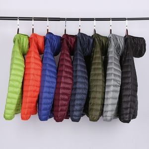 Parkas en duvet pour hommes Manteau d'hiver en duvet de canard Ultra léger à capuche Fluffy Down Vestes Homme Portable Coupe-vent chaud Parkas Vêtements pour hommes 5xl 6XL 220928