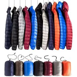 Parkas de plumón para hombre Chaqueta de invierno Chaquetas de pato ultraligeras Portátil con capucha Puffer Pluma fina A prueba de viento Outwear Coat 4XL 5XL 6XL 231010