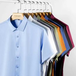 Heren -jurken Shirts 2023 Zomer Summer Korte Sle High Density Silky Material Solid Elastic Business Men Draai Shirts No Pocket Stretch Kleding D240507