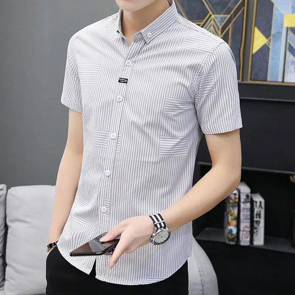 Chemises habillées masculines 2024 Fashion d'été coréen Stripe Imprime marque à manches courtes Collier Flip Business Slim Fit Professional