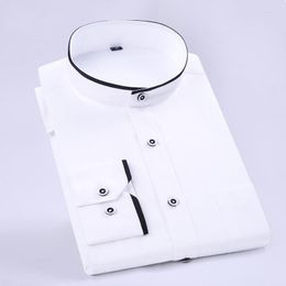 Camisas de vestir para hombres Camisas de manga larga con parche en el pecho y bolsillo en el pecho, color blanco y negro, ajuste delgado para ropa de trabajo formal