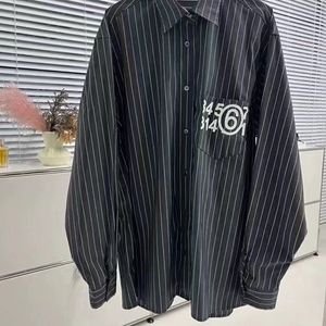 Camisas de vestir para hombres Mm6 Margiela Manga larga Clásico Rayas Carta Impresión Camiseta Harajuku Estilo Streetwear Algodón Top Tee 230826
